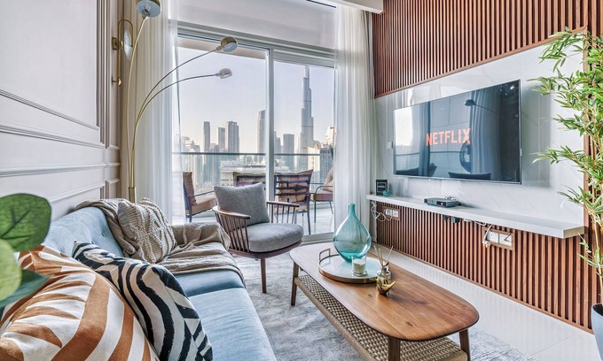 Downtown Dubai Apartamento | Stylish Apartment , Pool + Gym , Balcony with Epic Burj View