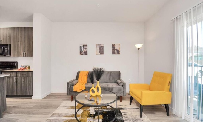 George Bush Park/Eldridge Apartamento | Stylish Apt Pool Wi-Fi Parking
