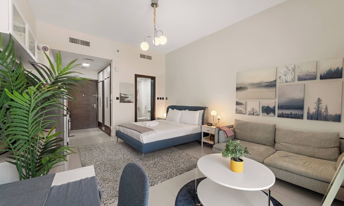 Dubai Apartamento | Stylish Apt with a Gym, Pool, BBQ area, Badminton Court