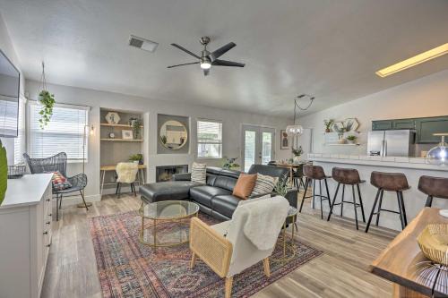 Greenacres Casa | Stylish Bakersfield Getaway with Pool Table!