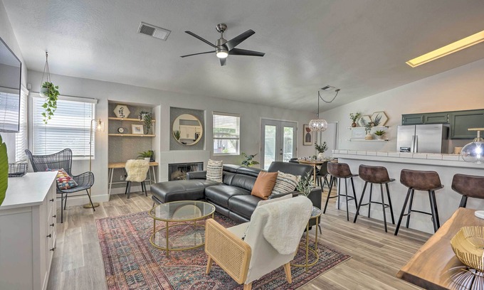 Greenacres Casa | Stylish Bakersfield Getaway with Pool Table!