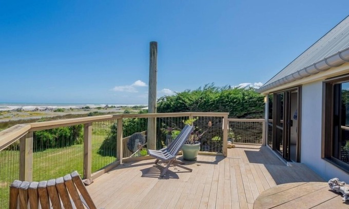 Te Horo Beach Casa | Elegante casa frente a la playa con impresionantes vistas