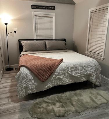 West Street - River Street Apartamento | Stylish Boston 2nd floor unit, You are going to love it!