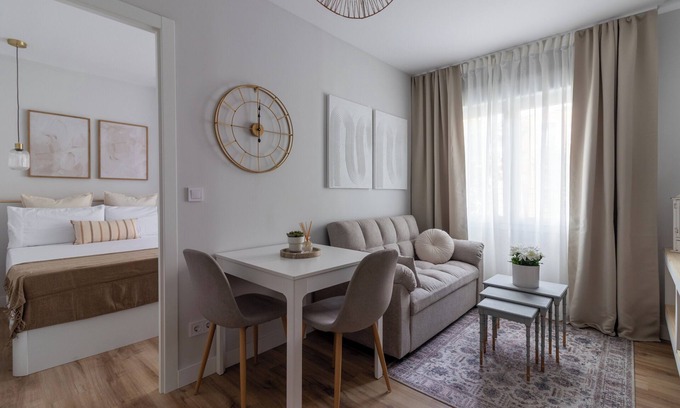 Navas Apartamento | *** Stylish Brand New Apt 5 guests A/C El Clot @22 District