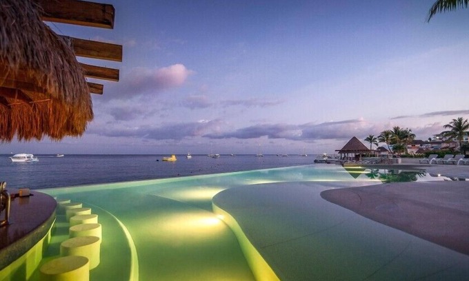 Cozumel Hotel | Stylish Caribbean Studio with Pools and Spa