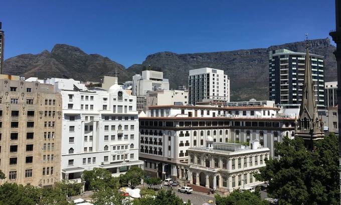 Cape Town City Centre Apartamento | Elegante apartamento céntrico en Greenmarket Square con estacionamiento seguro.