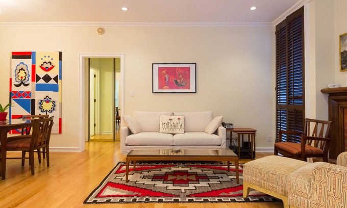 Lower Nob Hill Condominio | Elegante y central Nob Hill Condo en un tranquilo espacio de estacionamiento en el patio
