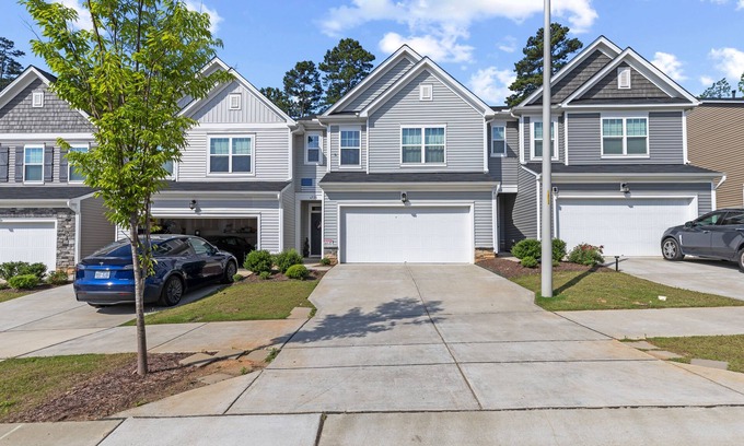 Northeast Raleigh Casa | Stylish & Central Townhome in the Heart of Raleigh
