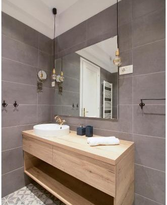 Rijeka Apartamento | Stylish - Centre Apartment Theatre View