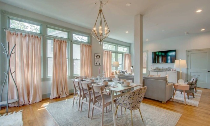 Hillsboro Village Condominio | Stylish Charmer around the corner from Belmont U!