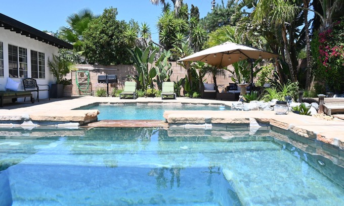 Chatsworth Casa | Stylish Chatsworth Retreat with King Suite, Pool, Spa and Outdoor Oasis