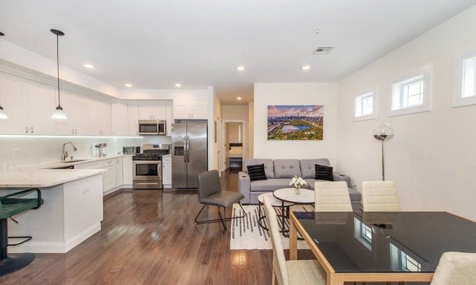 North Bergen Casa | Stylish Chic Condo NYC@Fingertips-B-