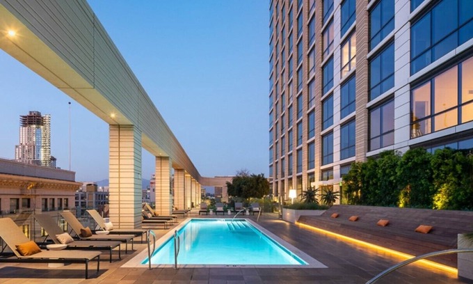 Historic Core Condominio | Stylish & Chic Luxury 1-BR Condo in DTLA! Free parking space & WiFi