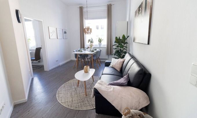 Vahrenwald-List Apartamento | Stylish City Apartment at Lister Platz - Central, Quiet, Families-Friendly