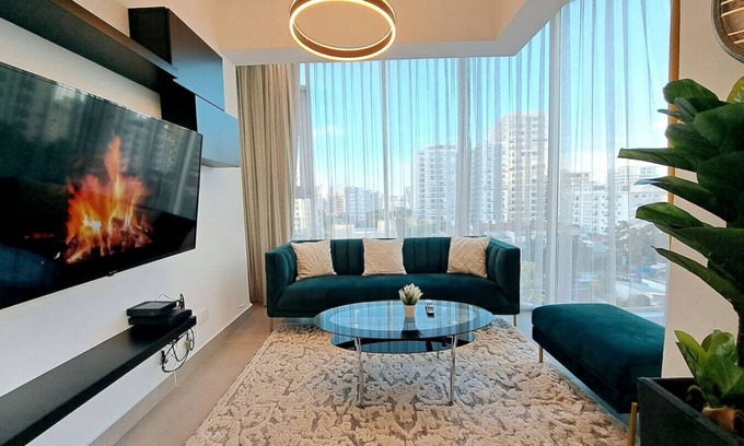 Downtown Santo Domingo Apartamento | Stylish, City Center Upscale Condo, Cozy, Full AC, Rooftop Terrace, Great Views