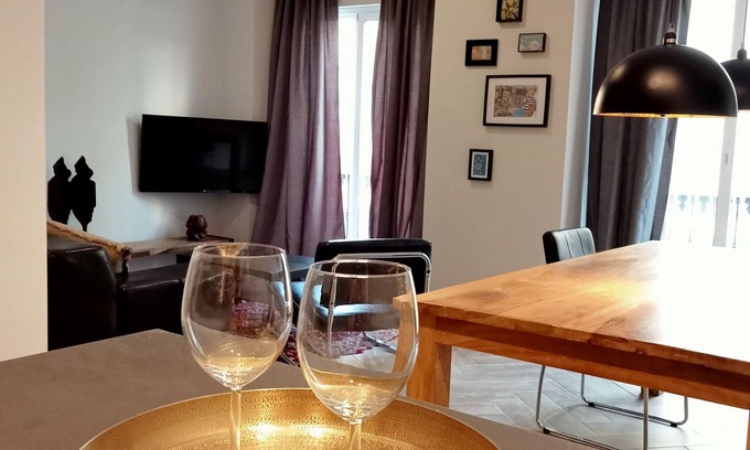 La Victoria Apartamento | stylish city center apt.king bed