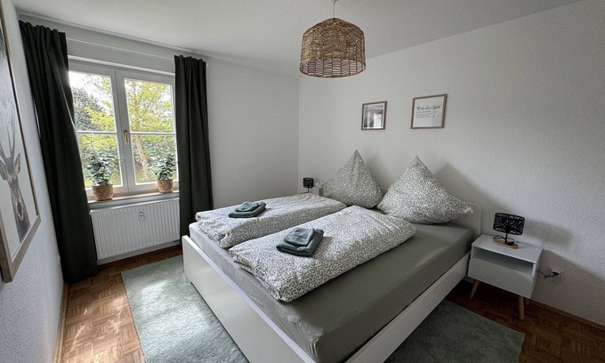 Kaditz Apartamento | Stylish city retreat near the Elbe - King-size bed