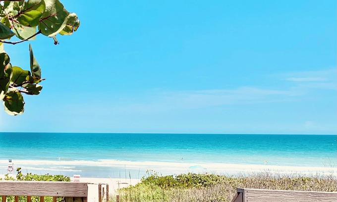 Melbourne Beach Casa | Beachside Stylish Coastal Retreat - Hanging Bed, Steps to Sand & Private Access