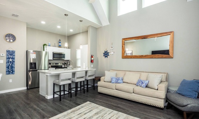 Corpus Christi Casa | Stylish Comfort Steps from the Beach in Brand-New Complex