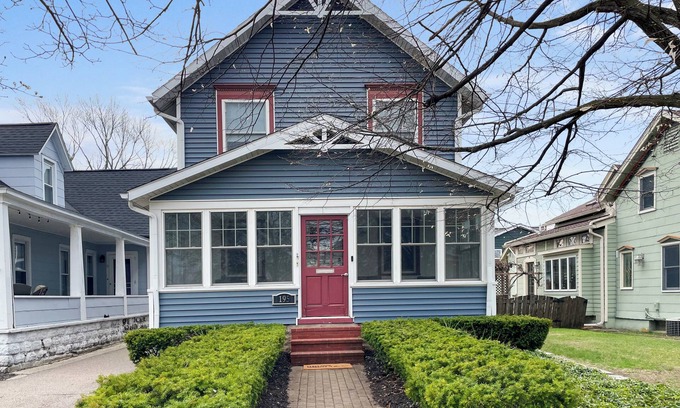 Plymouth Casa | Stylish, comfortable and clean home steps from DTP. Can not beat location!
