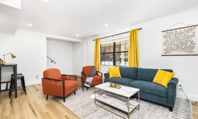 Matthews Casa | Stylish & Comfortable Duplex Best for Large Groups! Pet Friendly! Ample Parking
