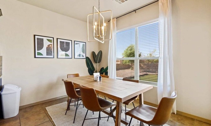 Las Cruces Casa | Stylish & Comfy House with Backyard and Parking