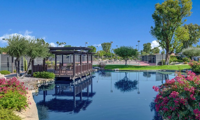 Sunrise Vista Chino Condominio | Stylish Condo at Sunrise Racquet Club-Close to Palm Springs Shopping and Dining