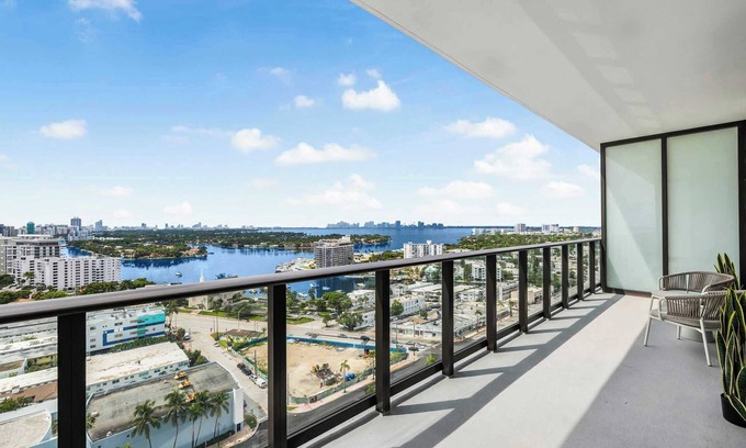 North Beach Apartamento | Stylish Condo – Walk to Beach | Amazing Views