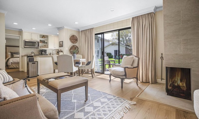 Napa Condominio | Stylish Cottage w/ Kitchen + Pool Access