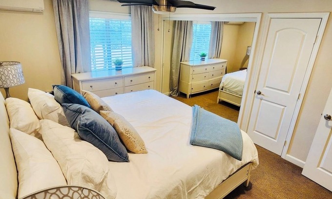 Thousand Oaks Apartamento | Stylish & Cozy 1BR Retreat Perfect for Work & Travel Prime Location!