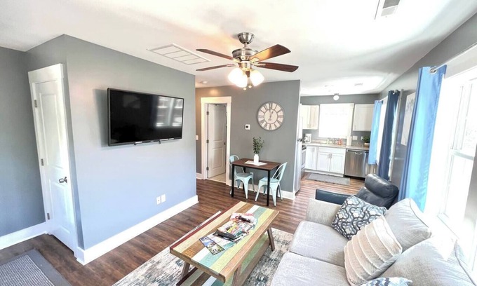 Wilmington Casa | Stylish Cozy Tree House & Pet Friendly!