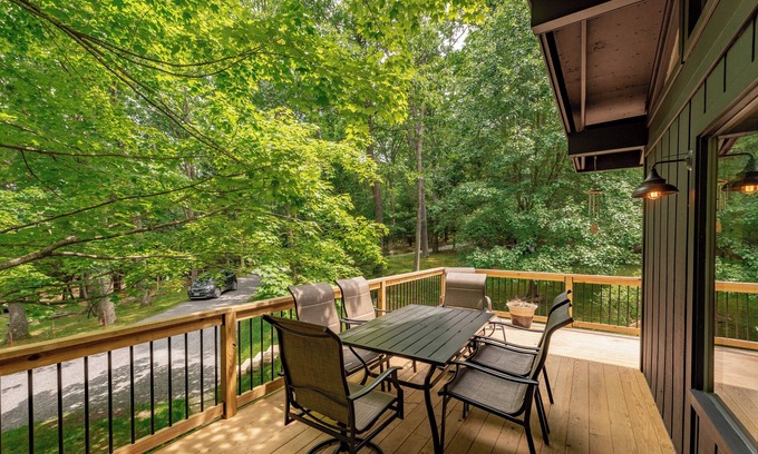 North Glade Hills Casa | New! Hilltop Haven: Lake Access, Wood Fireplace, Fire Pit!