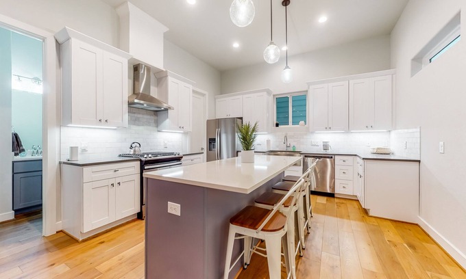 Shady Acres Casa | Stylish, dog-friendly getaway with WiFi, central AC, & a washer/dryer