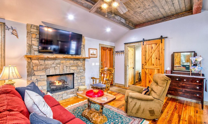 Swannanoa Cabaña | Stylish dog-friendly cottage with modern feel, fast WiFi, ideal location & more