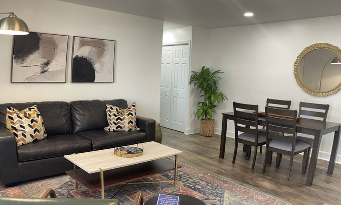 Peachtree Center Condominio | Stylish downtown condo with amazing views.