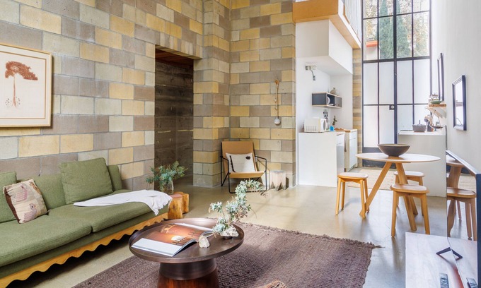 Cortez Hill Apartamento | Stylish Downtown Loft wFree Onsite/Parking in Little Italy. Pet Friendly!