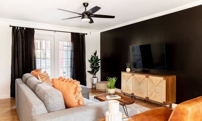 Rutledge Hill Apartamento | Stylish Downtown Nashville 3 Beds, 1 Bedroom - Private Patio & Parking