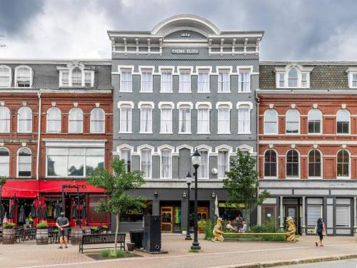 Bangor Apartamento | Stylish DTWN Hotel, Steps to Restaurants, King Bed, Room # 205
