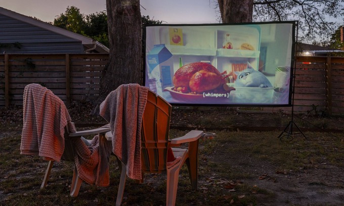 Durham Casa | Stylish Durham Getaway Near Duke / DT - Fun Backyard
