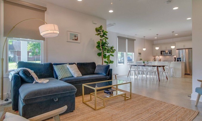 Greenwood Casa | Stylish East Nashville Home for 10