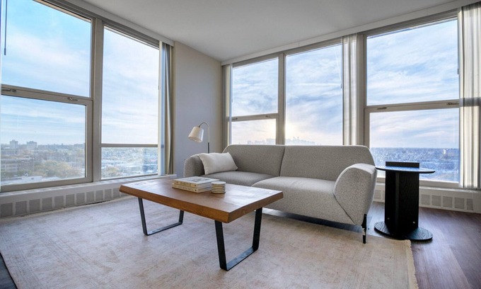 Edgewater Beach Apartamento | Stylish Edgewater 1BR w/ Gym, Deck & Lounge, nr L, by Blueground