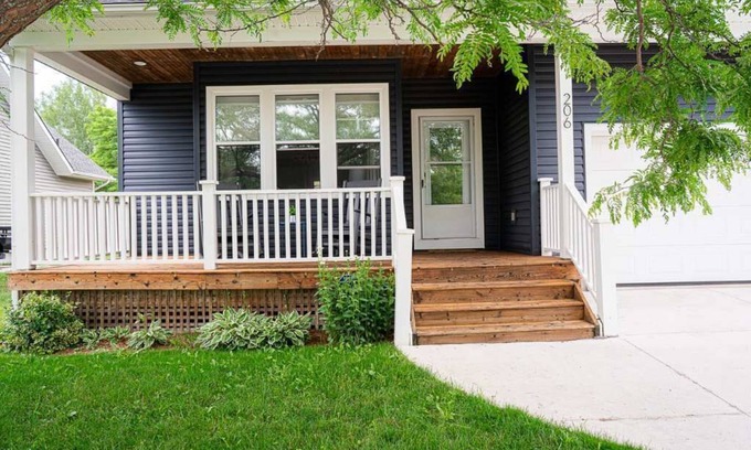 Southampton Casa | Stylish Family Cottage - 5 bedroom - 6min walk to beach & town, hot tub, pets ok