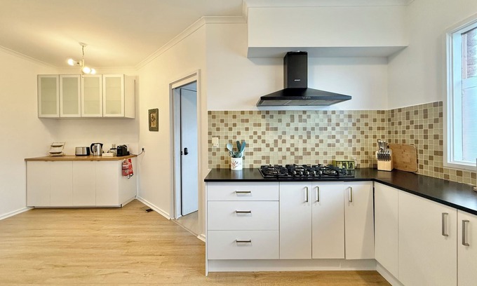 Hawthorn East Casa | Stylish Family Holiday Home close to CBD - Camberwell Market - Chadstone