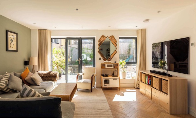 Bristol Casa | Stylish Family Home with Garden