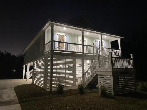 Pass Christian Casa | Stylish Family Stay 3BR3BA Balcony BBQ