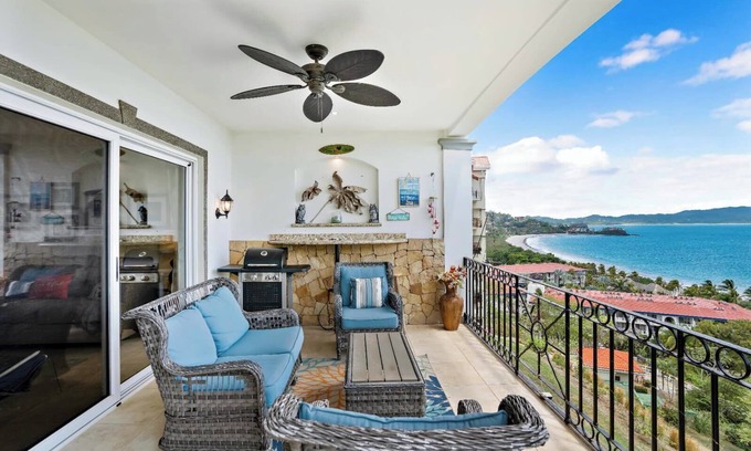 Playa Flamingo Apartamento | 2-BD Ocean-View Condo with Pool, Walk to Beach