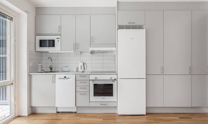 Upplands-Bro Municipality Apartamento | Stylish Flat Just 35 Min from Stockholm Central