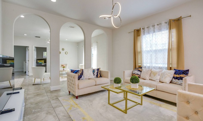 Central Fort Lauderdale Casa | Stylish Fort Lauderdale Home: 5 Mi to Beach!