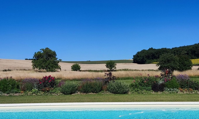 Saint-Martial-Viveyrol Apartamento | Stylish and secluded, L'Atelier is the perfect adults-only escape for two.