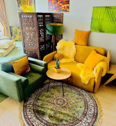 Alesund Apartamento | Stylish free parking Studio central with balcony